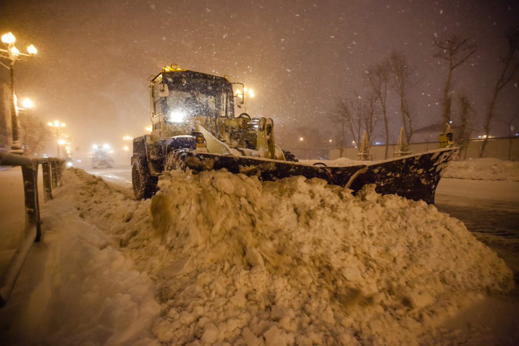 С дорог и улиц Нижнего Новгорода за сутки вывезено 18,7 тысяч кубометров снега  - фото 1